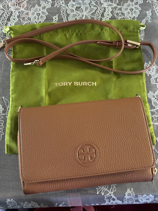 Tory Burch Handbags - Tory Burch Bombe Flat Wallet Crossbody pebbled leather